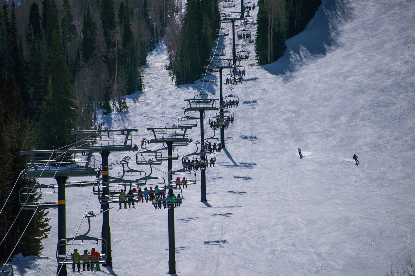 slcvi-attraction-ski-0055-hor-clsc