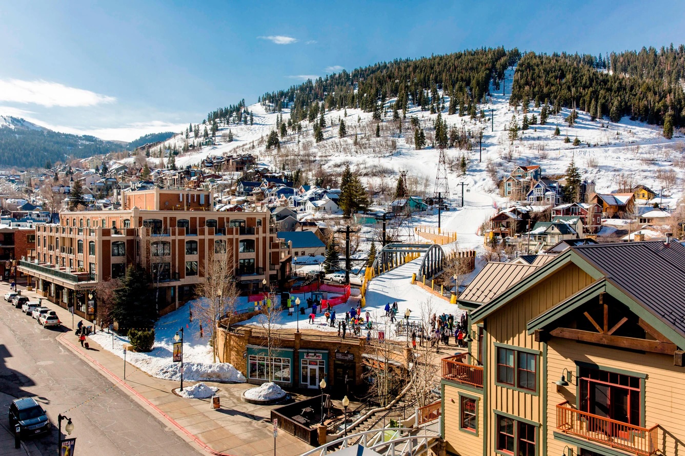 slcvi-attraction-town-0058-hor-clsc